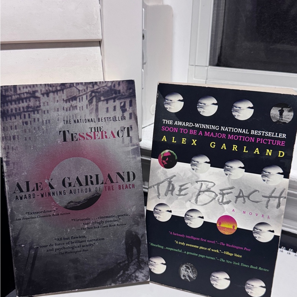 ππ΄ Best Selling Alex Garland Book Bundle β The Beach & The Tesseract π΄π - Picture 11 of 16